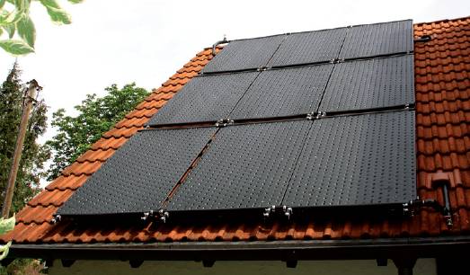 zonnecollector op dak voor zwembad